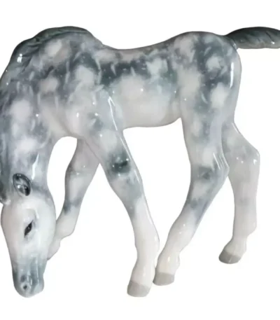 Sculpture Grazing foal Grey in apples. Lomonosov