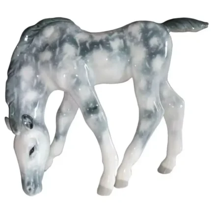 Sculpture Grazing foal Grey in apples. Lomonosov