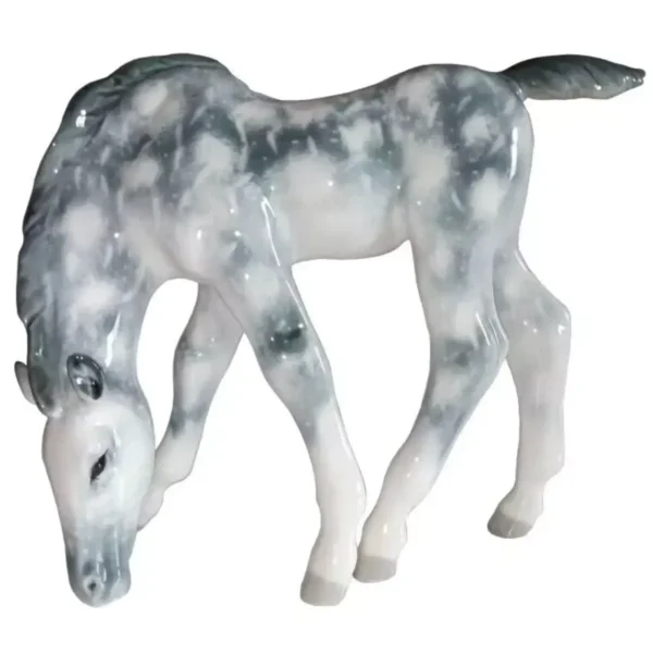 Sculpture Grazing foal Grey in apples. Lomonosov