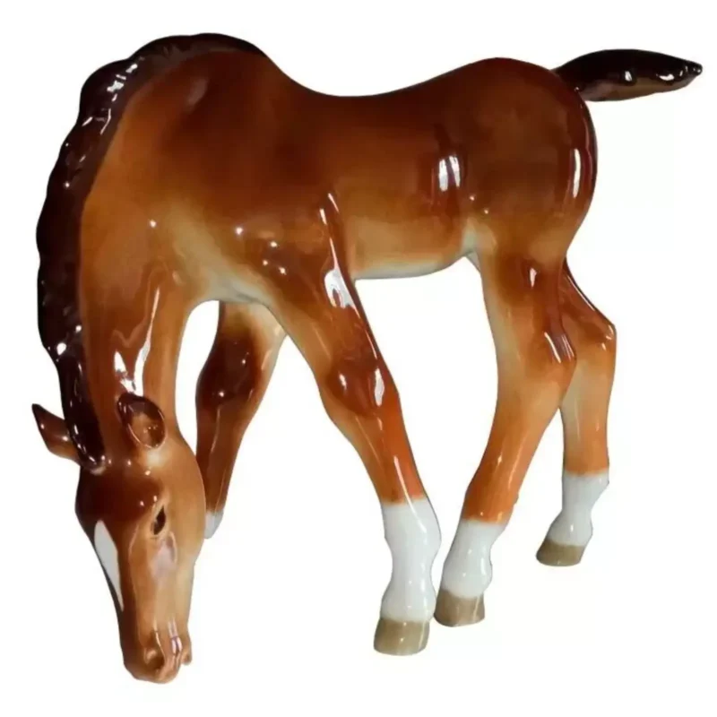 Sculpture Foal grazing Gnedoy. Lomonosov