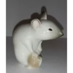 Mouse with Nut