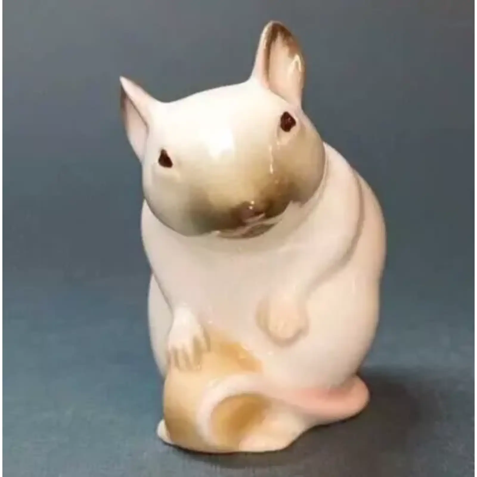 Mouse with Nut (6) Mouse with Nut